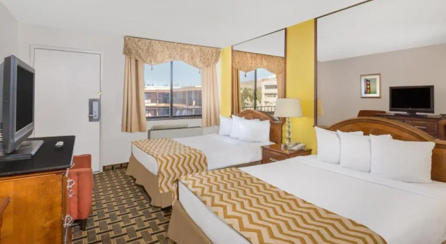 Четырёхместный номер Standard Travelodge by Wyndham Reno