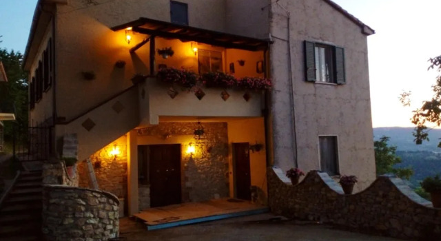 House With 2 Bedrooms in Coppe, With Wonderful Mountain View and Wifi, Varaa Hotelli Stroncone Umbria
