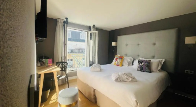 Двухместный номер Deluxe с балконом Hotel Opéra Marigny