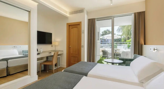 Двухместный номер Shared Sundeck Superior SOL by Meliá Torremolinos - Don Pedro