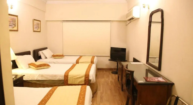 Трёхместный номер Executive с красивым видом из окна Carlton Tower Hotel Lahore