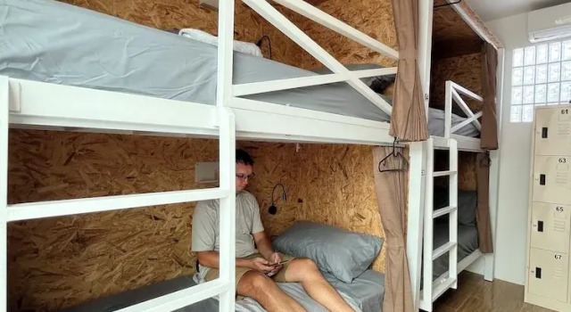 Кровать в общем номере Bunkhouse Koh Phangan