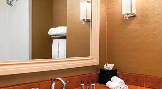 Четырёхместный номер Standard с видом на бассейн Sheraton Crescent Hotel
