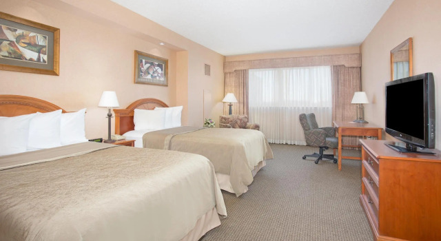 Четырёхместный номер Standard Hotel Topeka at City Center
