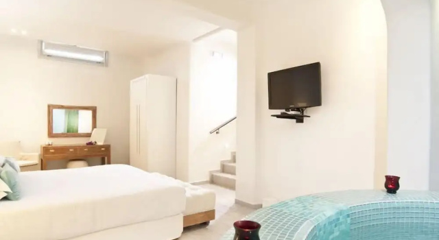 Люкс с балконом и с видом на море Allure Suites