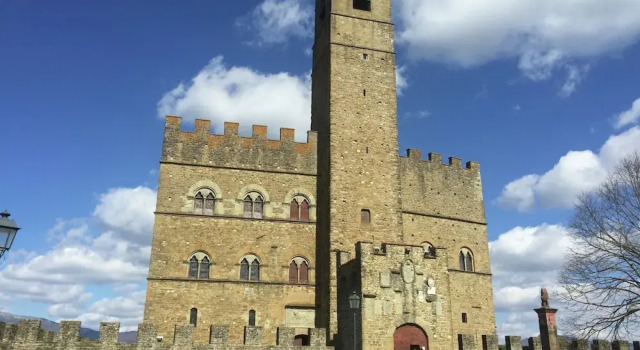 Apartment in Poppi With Shared Pool, Book Apartment Hotels in Poppi with Parking, Parking
