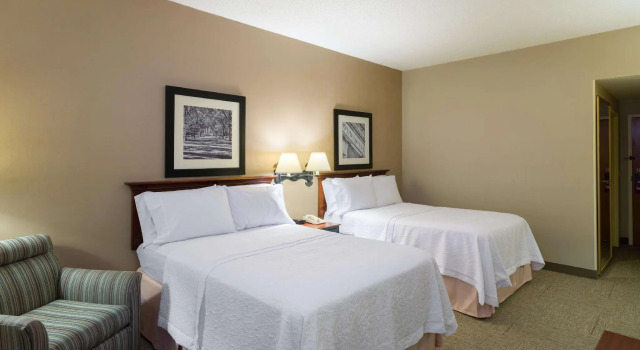 Четырёхместный номер Standard Hampton Inn & Suites State College at Williamsburg Square