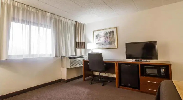 Четырёхместный номер Standard Comfort Inn & Suites Madison - Airport