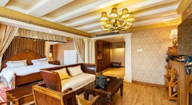 Люкс Business Spring Legend Holiday Hotel