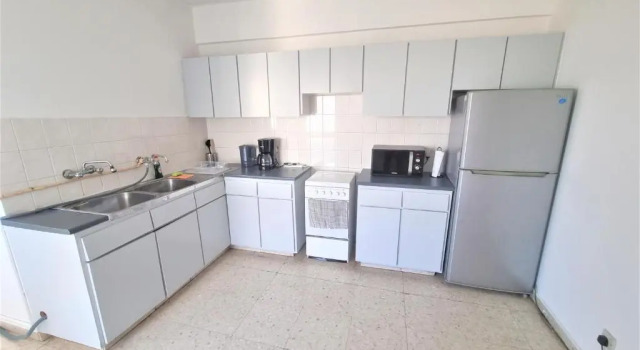 Апартаменты Comfy 2BR Apartment in the City Center, FREE PARKING and 3min walk to the beach!