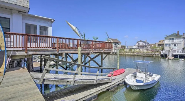 Atlantic City Getaway w/ Boat Dock, Fire Pit!, Забронировать Отель Атлантик-Сити Джерси-Шор, рядом с Театр IMAX в Тропикане