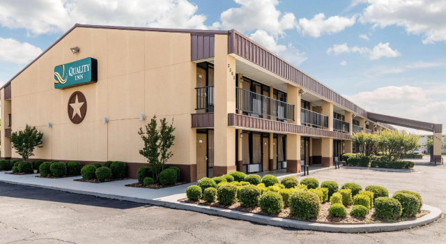 Кровать в общем номере Quality Inn Paris Texas