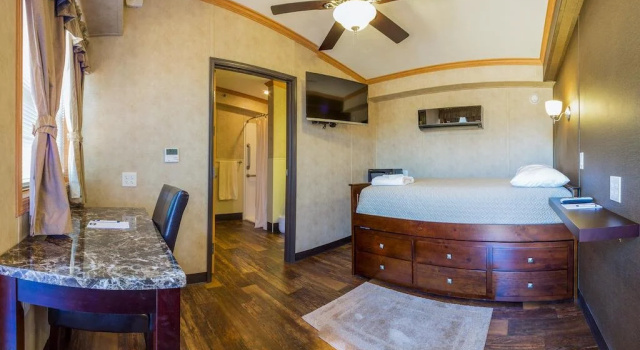 Karnes County Lodge, Varaa Hotelli Karnes City Texas