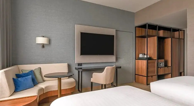 Номер Standard Geneva Marriott Hotel