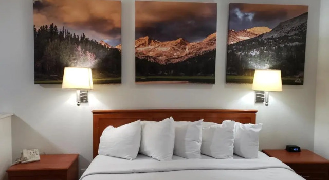 Четырёхместный номер Standard Days Inn by Wyndham Bishop