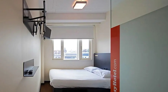 Четырёхместный номер Standard easyHotel The Hague City Centre