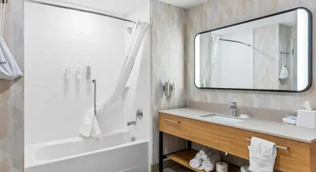 Люкс Hampton Inn St Ignace Lakefront Mackinac