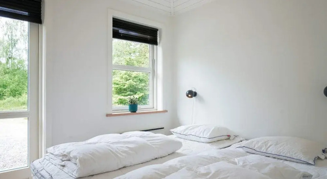6 Person Holiday Home in Aakirkeby, Book Feriehus Sommerhuse i Hovedstaden region, Hytte