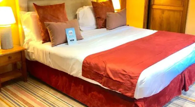 Номер Deluxe Kyriad Saumur Hyper Centre Hôtel, Appartements, Séminaires et SPA soins Sothys Paris
