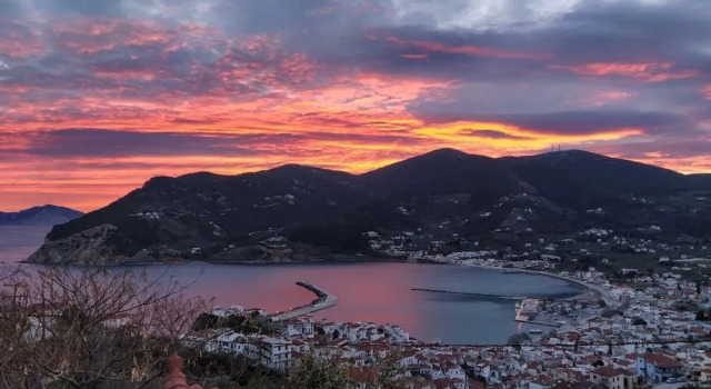 Вилла Villa Avaton With Magnificent sea View and Skopelos Town