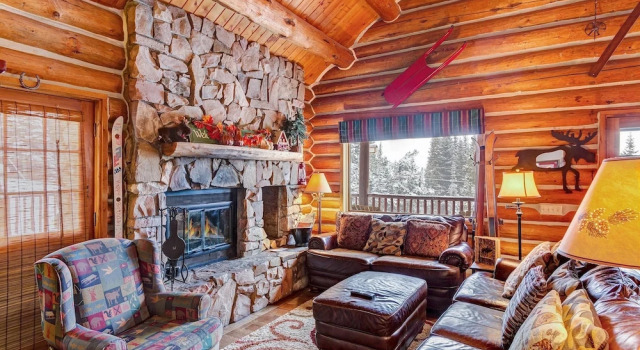#1348 Mountainview Cabin - Seclusion 3 Miles From Downtown Breckenrige, Rezerwuj Dom wakacyjny Hotele w Vail Ski z parkingiem, Parking