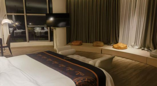 Люкс Business Luoyue Time Wenquan Homestay