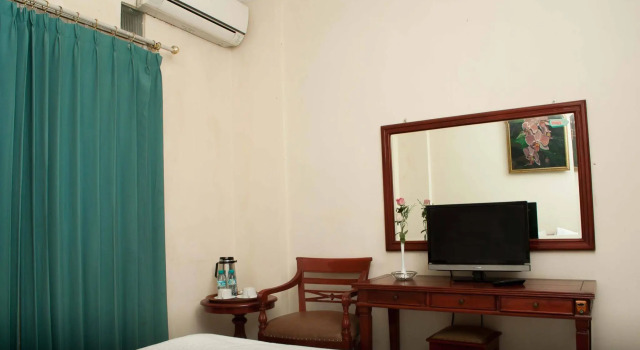 Urbanview Hotel Pasah Asi Gubeng by RedDoorz, Book Hotel Cheap Hotels in Gubeng