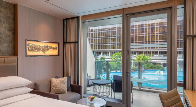 Номер Executive с видом на бассейн Hilton Manila Newport World Resorts