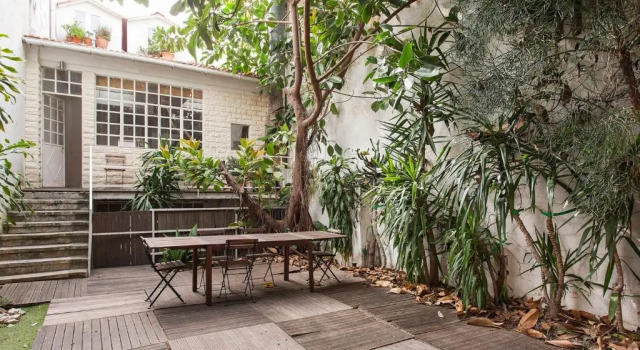 Апартаменты Central, Charming, Quiet, Garden and Parking