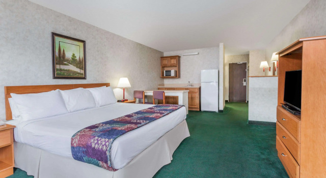 Days Inn & Suites by Wyndham Lexington