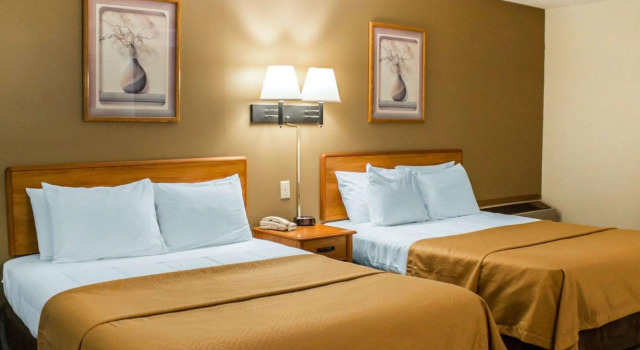 Четырёхместный номер Standard Econo Lodge Elkhart North