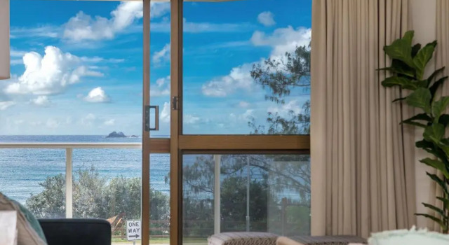 Номер Standard Bayview Beachfront Apartments, in town right on the beach