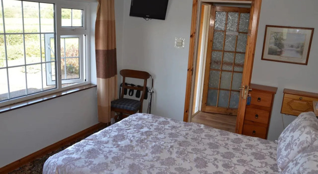 White Heather Farmhouse, Book Bed and Breakfast Hotels in Kerry with Parking, Parking
