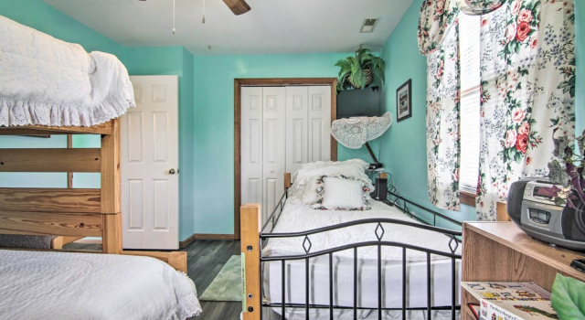 Апартаменты Chincoteague Townhome w/ Pony Views From Deck!