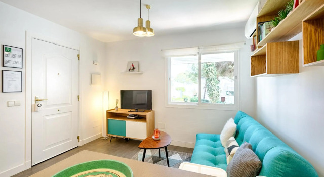 Beachside cosy apartment with pool