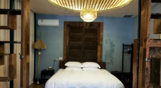 Двухместный люкс Sanshuige Boutique Hostel