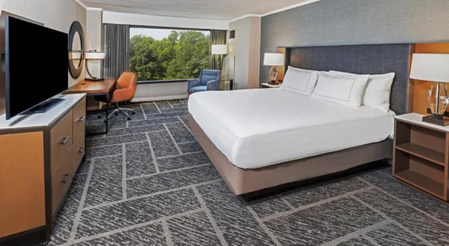 Номер High Floor DoubleTree by Hilton Tulsa - Warren Place