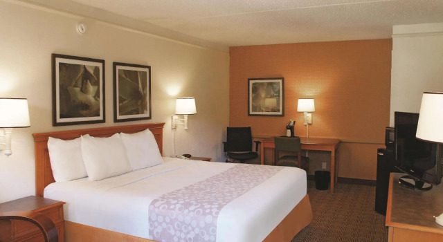 Двухместный люкс Baymont by Wyndham Houston La Porte