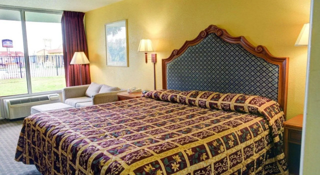 University Inn, Buchen Sie Hotel San Marcos Texas Hill Country