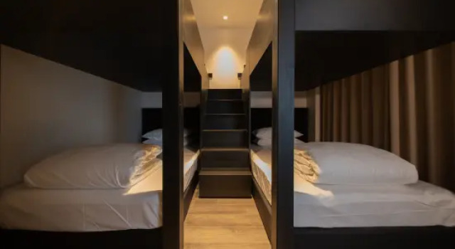 Кровать в общем номере VIbes INN CYBER ESPORTS HOTEL