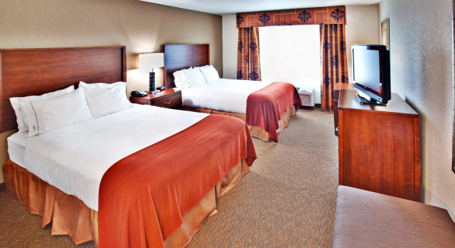 Четырёхместный номер Standard Holiday Inn Express Hotel & Suites - Dubuque West by IHG