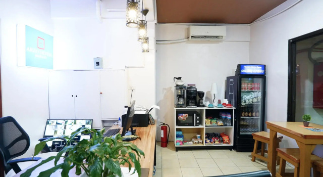 Arzo Hotel Makati by OYO Rooms