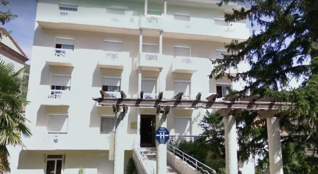 Hôtel LA PERGOLA, Забронировать Отель Амели-ле-Бен-Палальда Pyrénées-Orientales, рядом с Информационно-туристический центр Амели-ле-Бен-Палальда