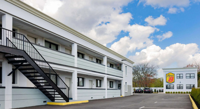 Super 8 by Wyndham Lindenhurst, Varaa Hotelli Lindenhurst New York State