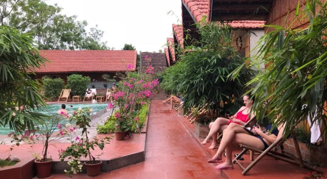 Бунгало с видом на бассейн Tam Coc Garden Homestay