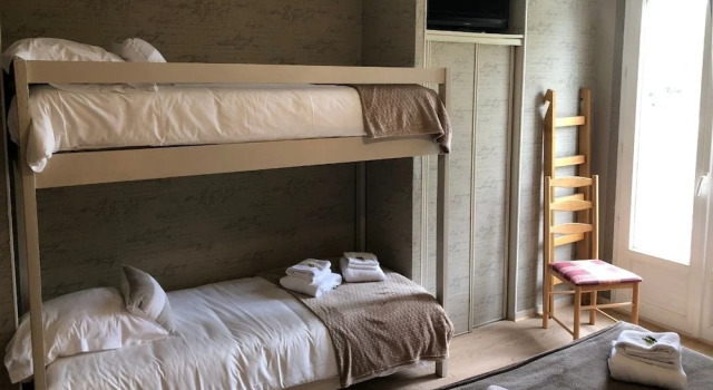 Четырёхместный номер Comfort с видом на сад Logis Hôtel Auberge de LEtang