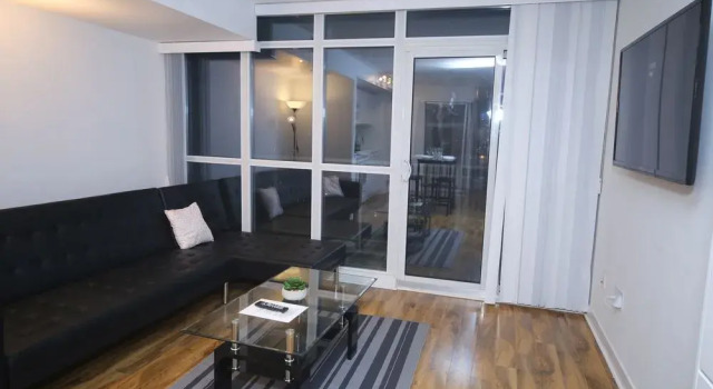 Plush Residence, Забронировать Отель Отели Торонто с бассейном, рядом с Аквариум Рипли, Бассейн