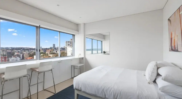 Studio in Elizabeth Bay With Pool & City Views