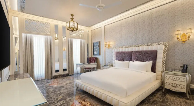 Полулюкс Hotel Hillock Ahmedabad
