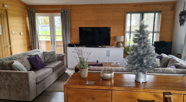 Charming 3-bed Lodge in Bury Saint Edmunds, Забронировать Отель Бери-Сент-Эдмундс Суффолк